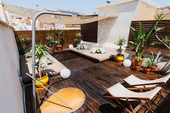 Serviced penthouse duplex next to Ramblas!