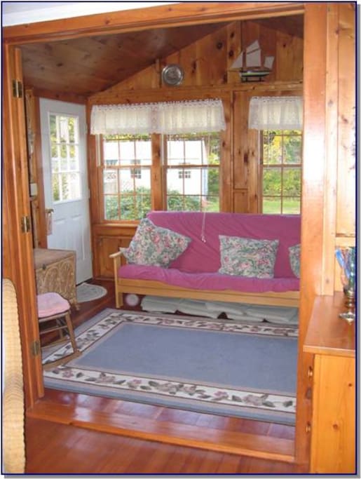 Sunporch-can be closed off for bedroom
