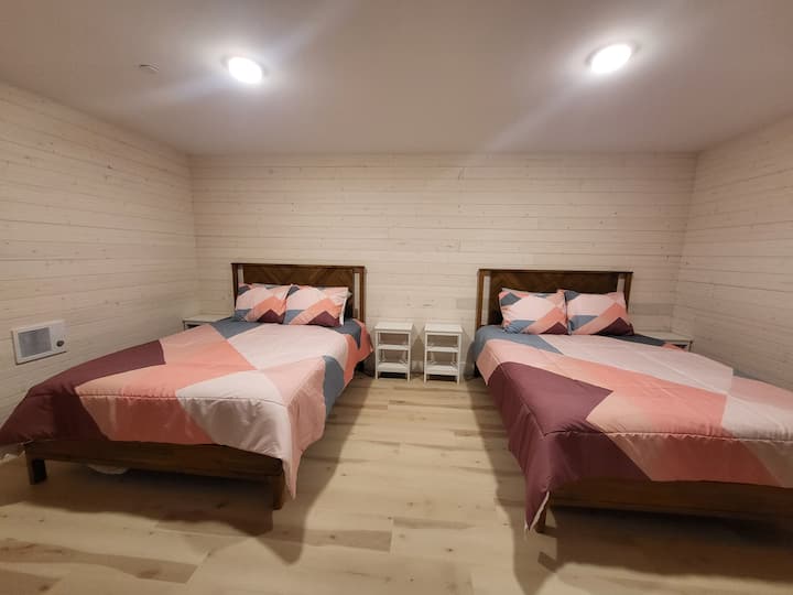 Bedroom #6 with 2 queen size beds