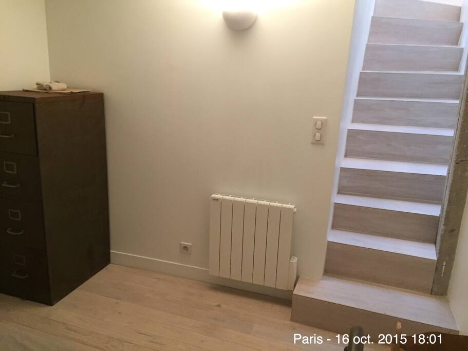 accès au sous sol par escalier