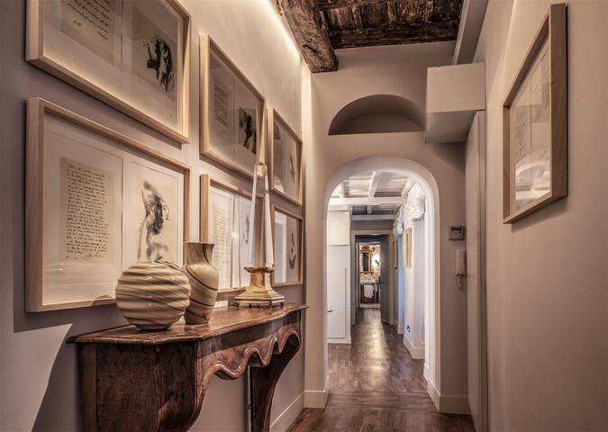 47 Luxury Trevi Apartment gallery image 2