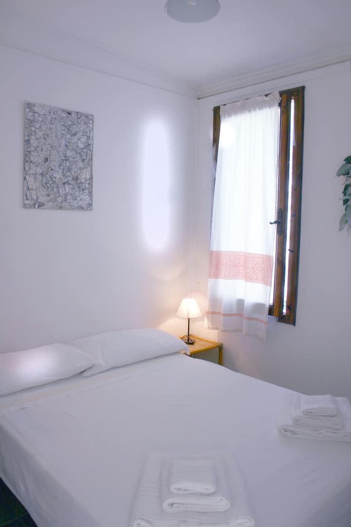 卧室，轻松放松，宁静清新。