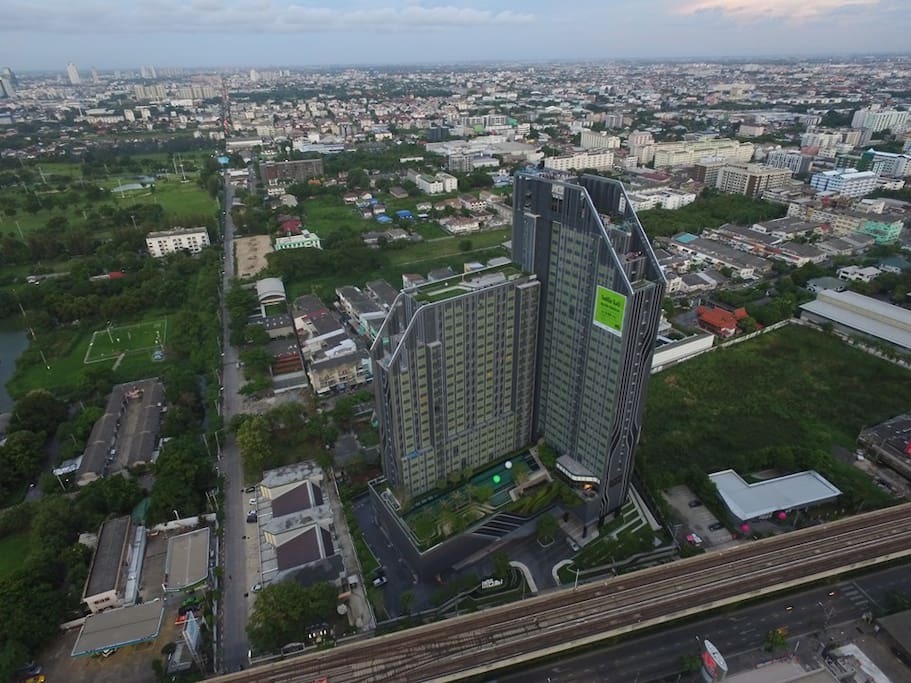 Ideo Mobi Sukhumvit Eastgate - 150m from BTS Bangna station, located on Sukhumvit Rd.
