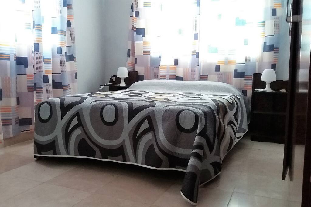 Nice and private air conditioned room, with double bed / Habitación climatizada con cama matrimonial