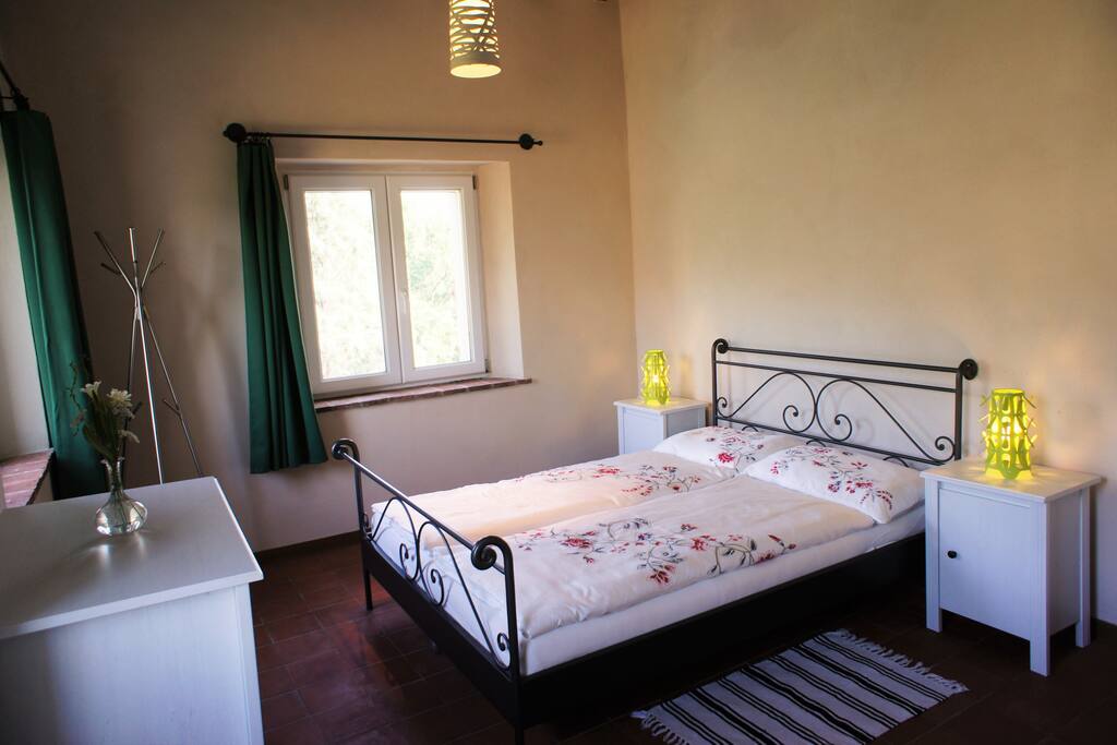 Schlafzimmer 1