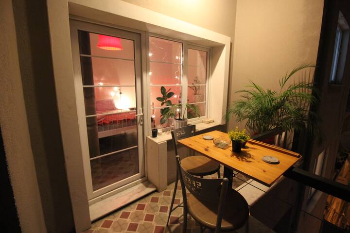 Couples Getaway in Levantine Mansions District