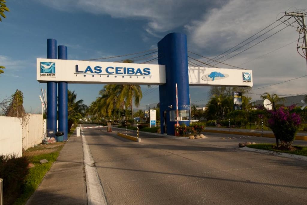 Entrada principal.
Vigilancia 24/7. Cuentas con seguridad y tranquilidad durante tu estancia.
