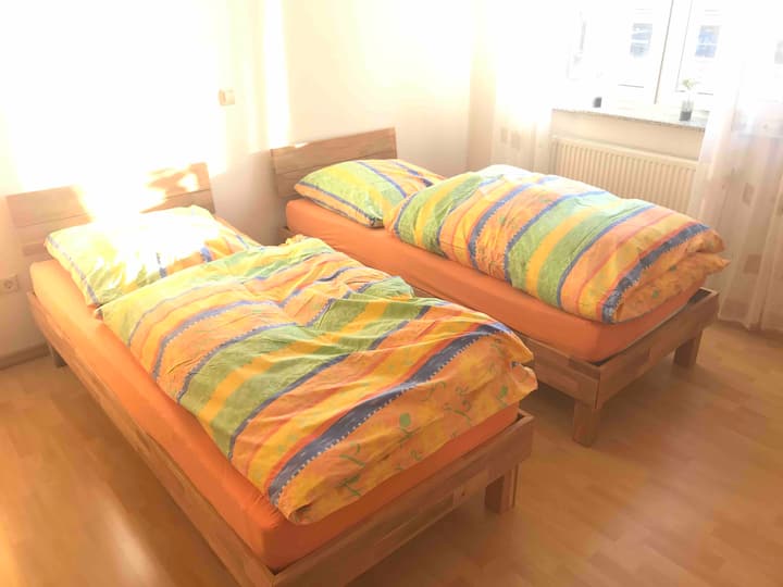 Dormitorio 1 con dos camas de una plaza: 0,90 x 2,00 m  (se puede armar) con...