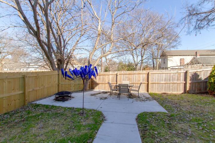 Downtown Luxury Home! Great for Big Groups gallery image 3