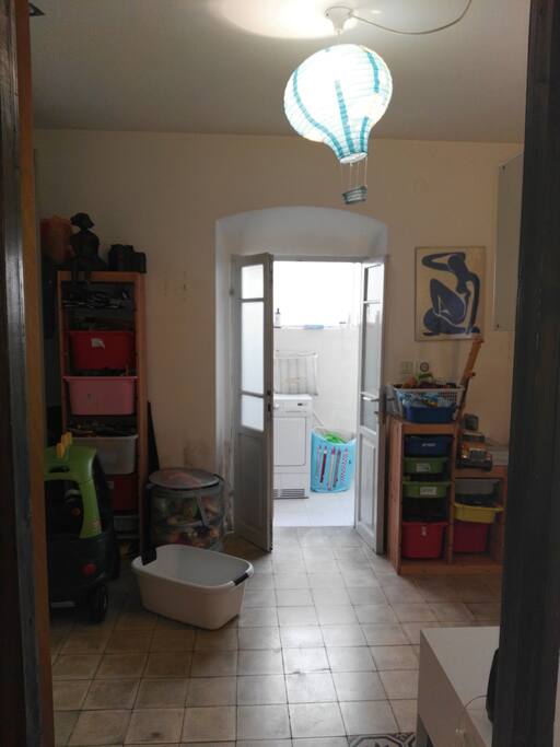 Play room and work space (can be used as 3rd bedroom)