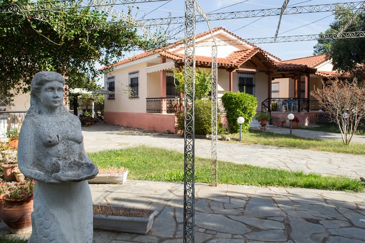 E3oxikh Katoikia Sta Nea Plagia Xalkidikhs Biles Pros Enoikiash Sthn Sto Nea Moudania Ellada