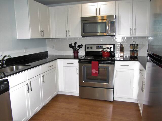 Harbor Steps, Prime Downtown Location, Water Views gallery image 5