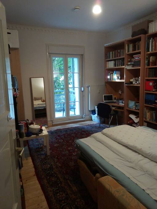 Zimmer von Tür aus