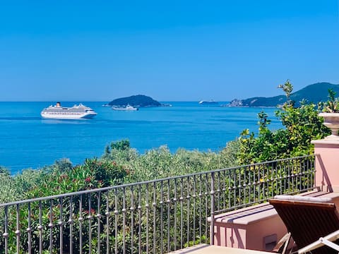 011016-LT-0291 The Cinque Terre from the sea