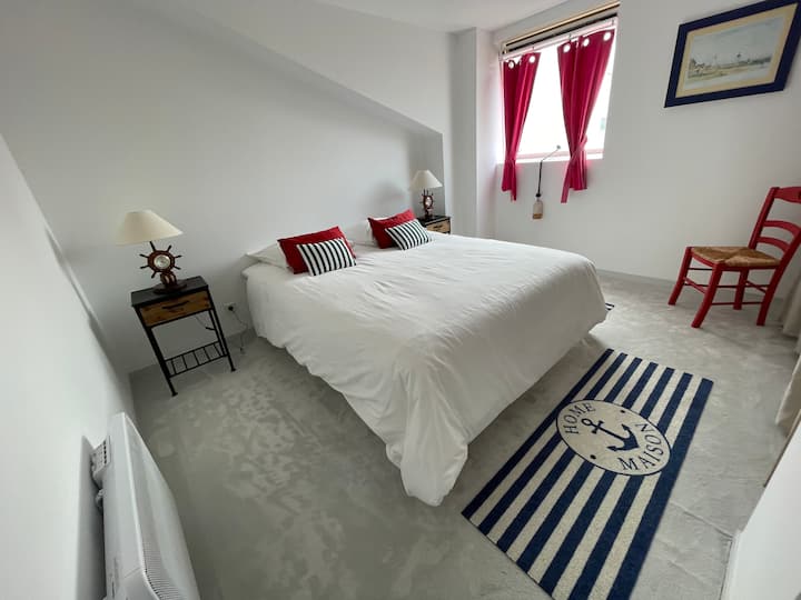 Chambre 1 : 2 personnes lit de 160x200. 