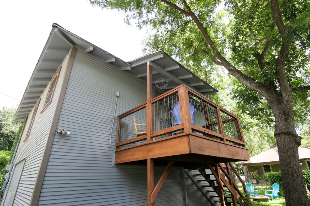 This unit is accessible from the alley only! There is one parking spot available.