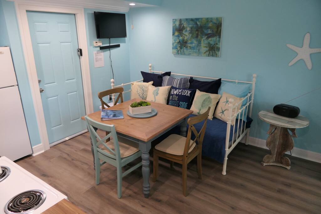 Wohnküche mit Daybed / eat-in kitchen with daybed