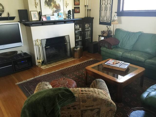 An entire Fairfield Tudor home all to yourself! gallery image 4