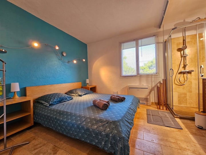 Საძინებელი 4 ბაღის იატაკზე, კონდიცირებული, ჩაშენებული საშხაპით