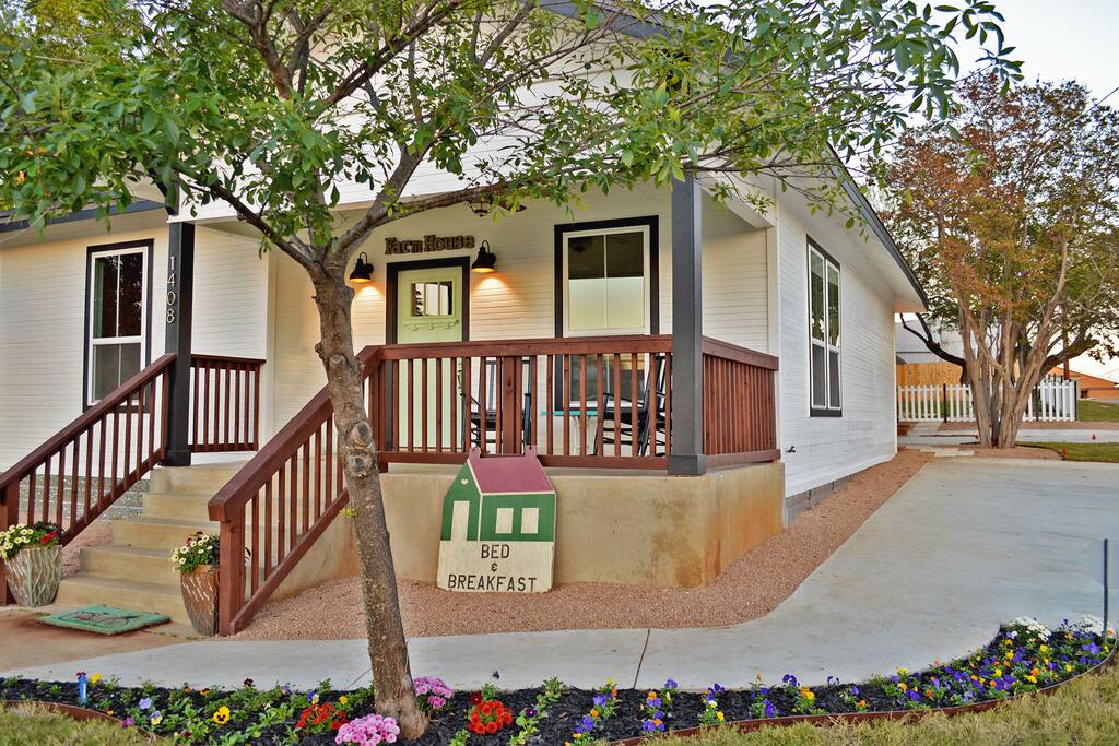 B&B Exterior
