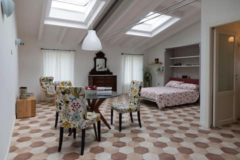 Bright and lovely new studio in Garda