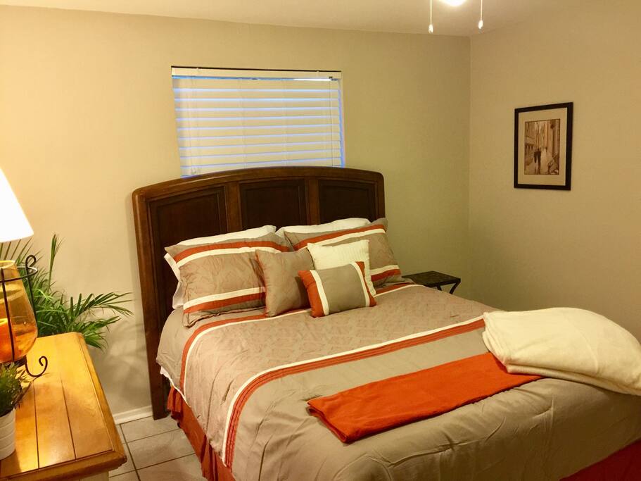 Bedroom 1 with queen size bed