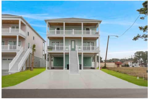 Luxury ocean view home w/private pool.