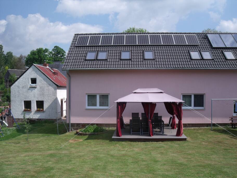 Garten mit Pavillion