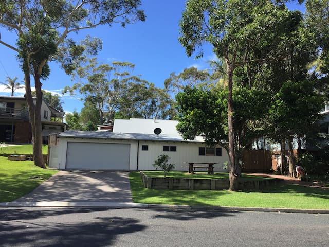 Barefoot Beach house gallery image 4