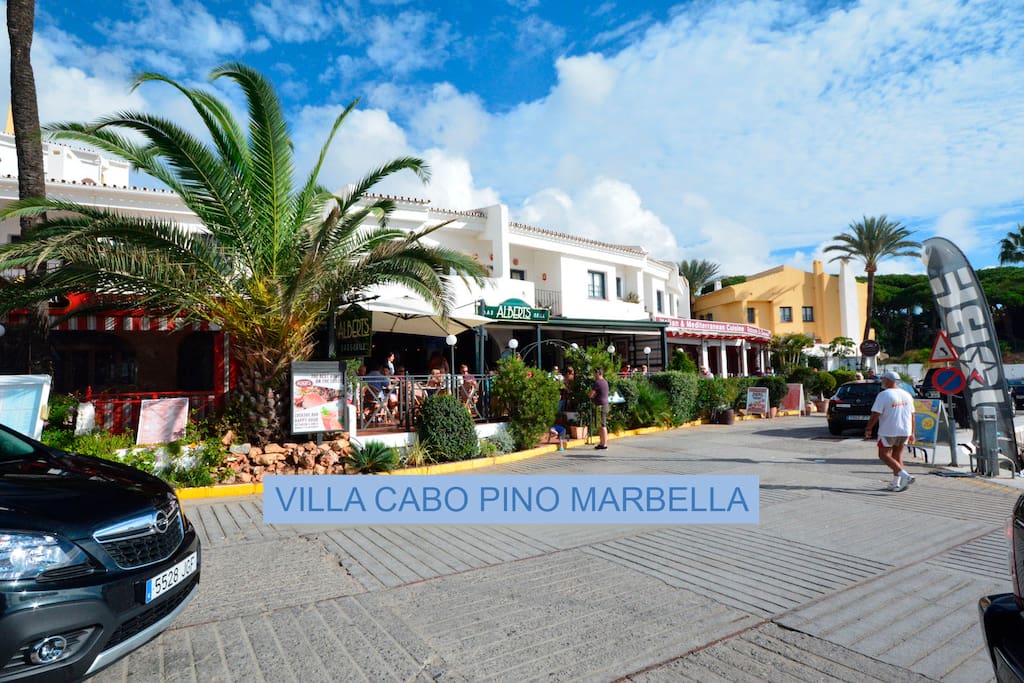 Zona de Restaurantes en puerto Cabo Pino