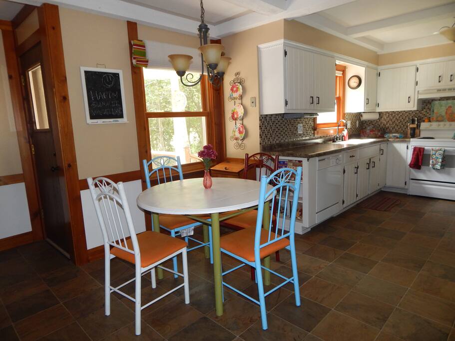 Eat-in kitchen
