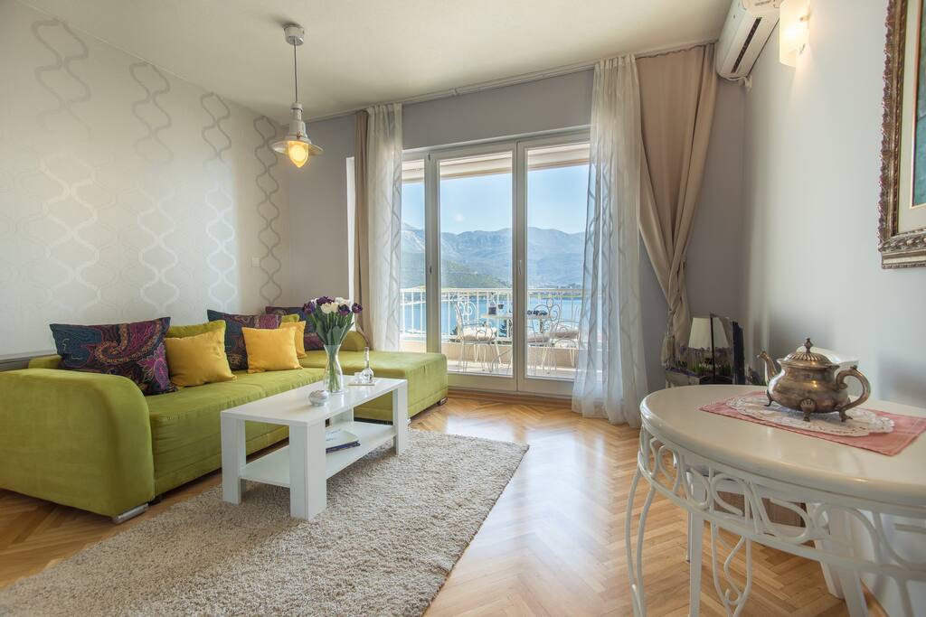 Dinning room with a balcony sea view