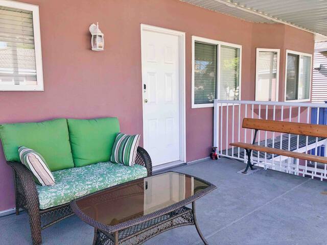 Clean Bright Family Home Near City Center &Airport gallery image 5