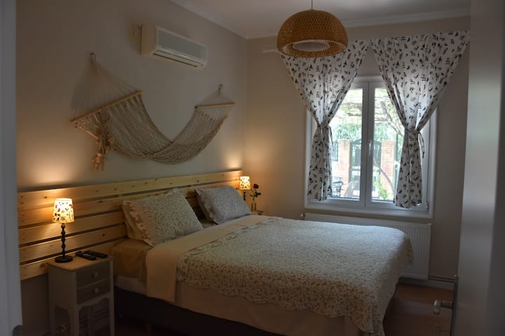 Dormitorio 1 de la planta baja. Cama doble o dos camas individuales