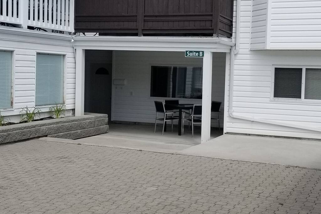 Suite B Patio & Entrance