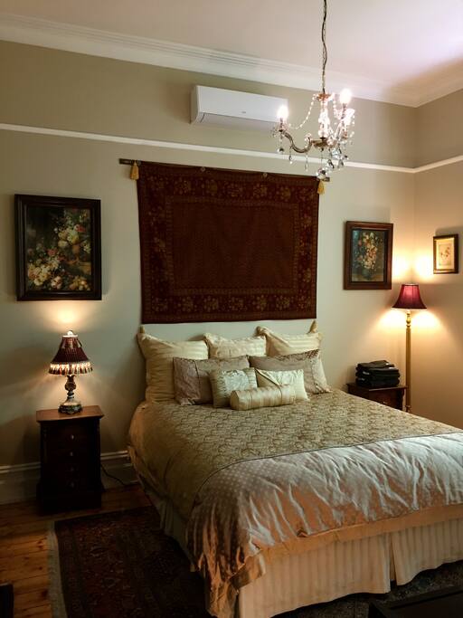 'Goldenray' Guesthouse - The Sunroom Bedroom Apartment (King Sized Luxury Bed)