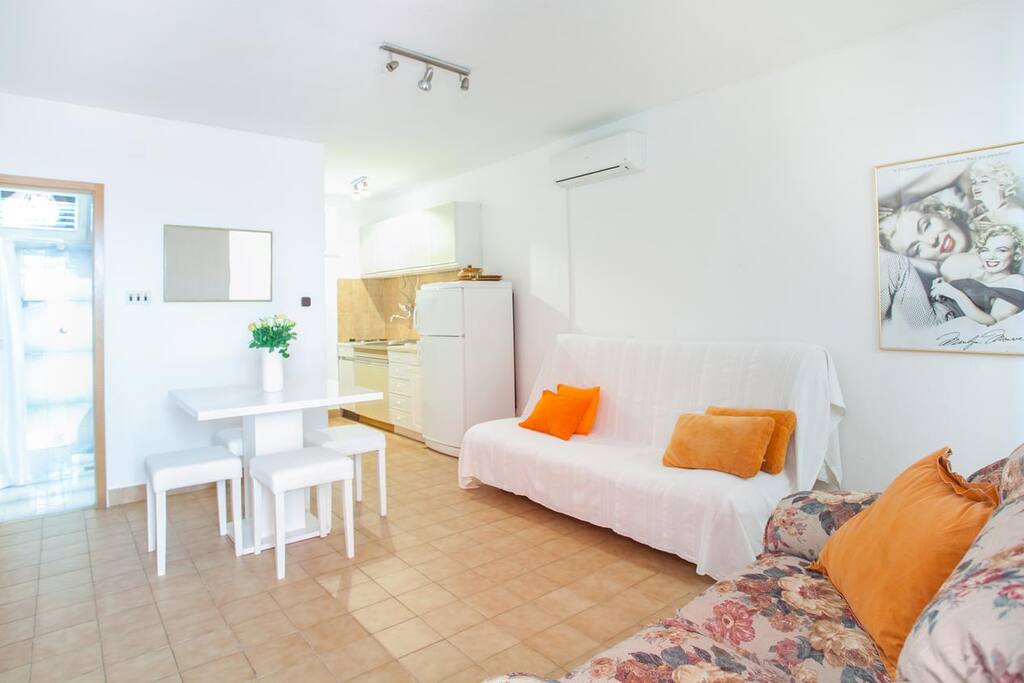 Living room, Surface: 12 m²