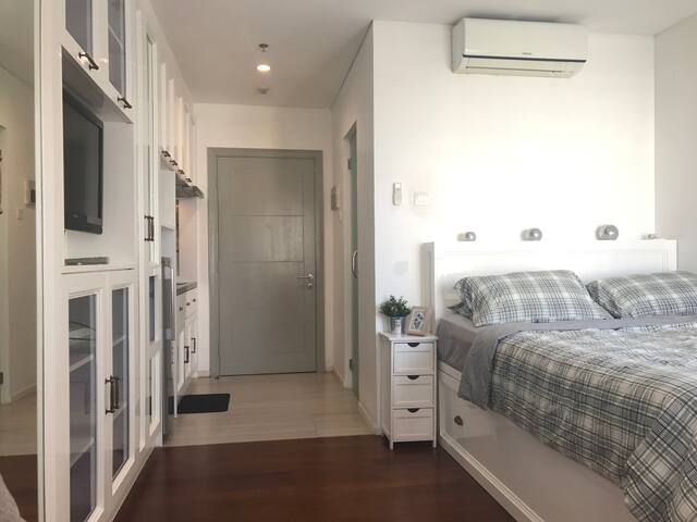 Bright Charming Studio In Thamrin Cbd A Official Apartment In Jakarta Indonesia 1 Bedroom 1 Bathroom