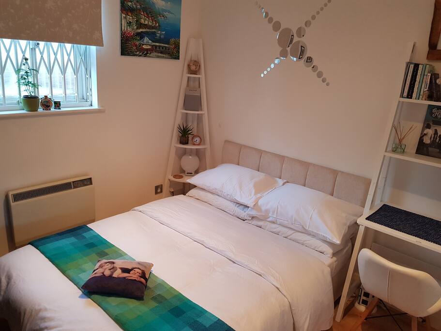 Your quiet, private space to relax and get a good night's sleep after your long London day. Turn on the SoundTouch speaker and get great music and talk from around the world or link up your device via Bluetooth.