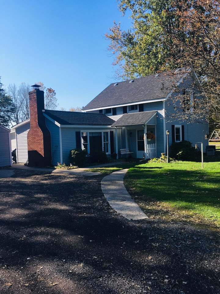 Mrs B’s Nest! Country life w/city convenience Houses for Rent in