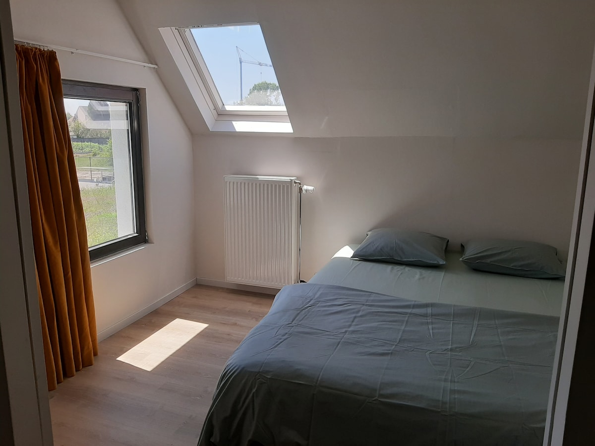 bedroom  3     1st floor 

2 separate beds