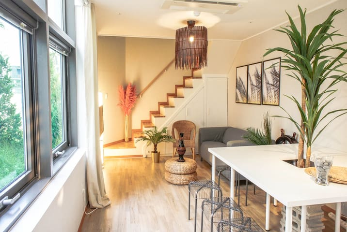 Duplex Penthouse Hongdae station (Garden view)
