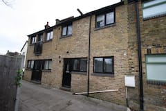 2+Hall+Mews%2C+Leigh-on-Sea%2C+Essex.