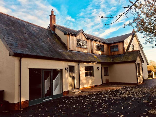 Airbnb Lancaster Holiday Rentals Places To Stay England