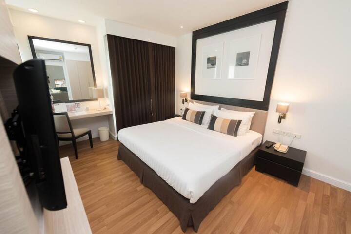 Large 2 Bedroom / Kitchen / Privacy / Pool / Gym gallery image 2