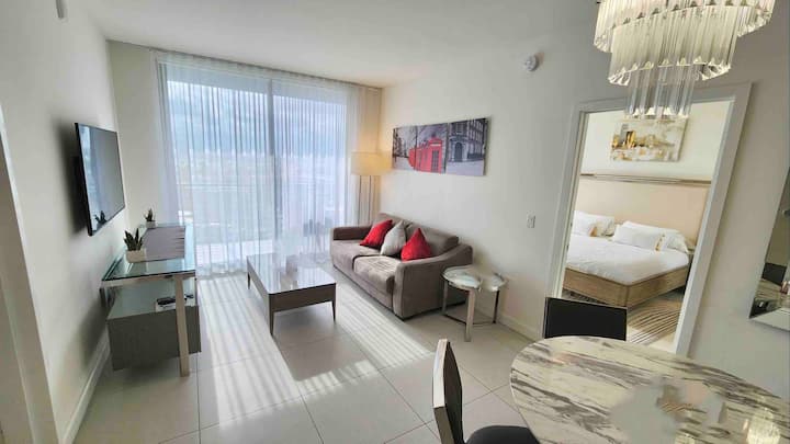 Upscale 2br Stay | Best Location In Downtown Doral - Doral
