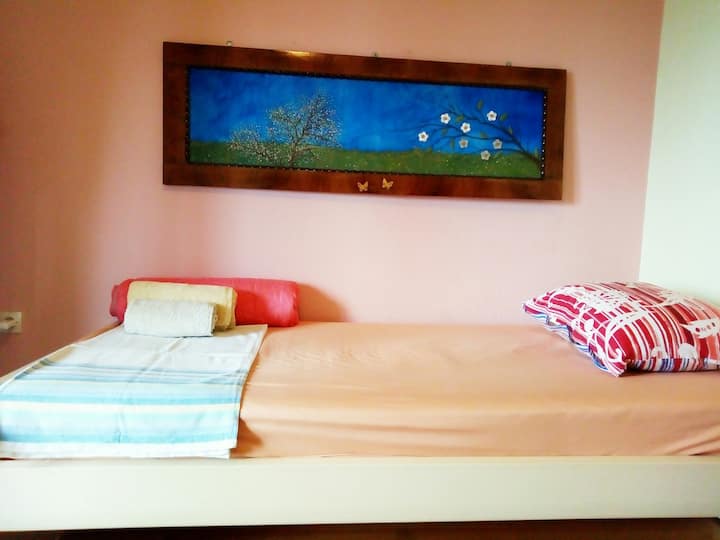  spavaća soba s 2 kreveta za jednu osobu (gornji kat)