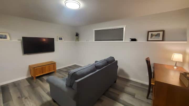 Private Two Bedroom Fully Contained Suite In Town. - Vernon