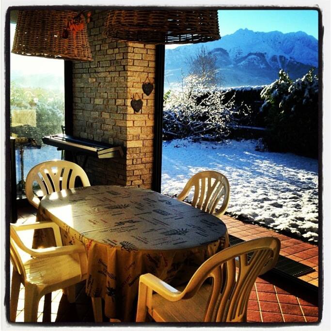 Vista su giardino e sala colazione