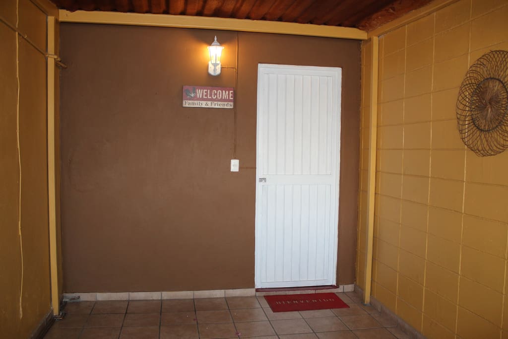 Cochera piso de Entrada a Pasillo Departamento.